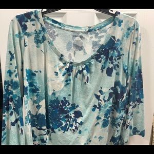 St.Johns Bay one small hole by collar shown in picture